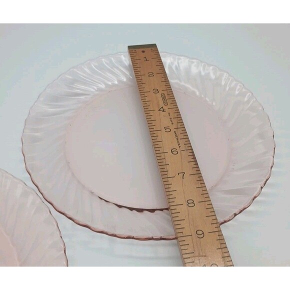 2 Glass 9" Plates Arcoroc Rosaline Pink Swirl Optic France 1980s - Picture 3 of 4